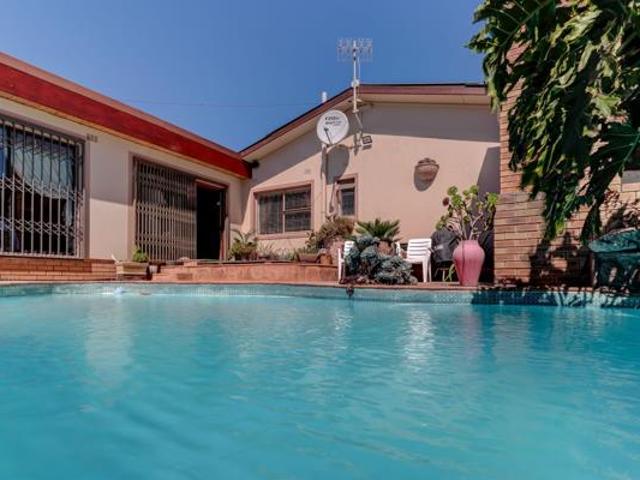 House for sale in Cape Town, Western Cape