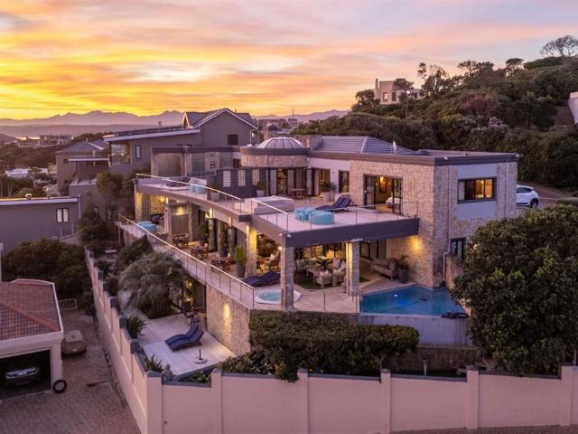 House for sale in Groot Brak Rivier, Western Cape