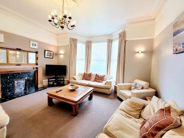 House for rent in Calderstones