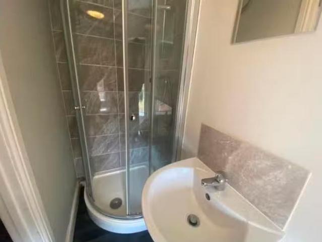 House for rent in Winshill, Beamhurst