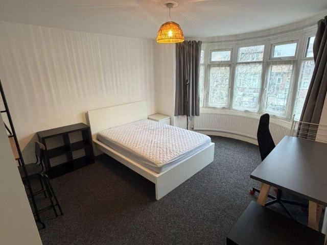 House for rent in Woodford, Greater London