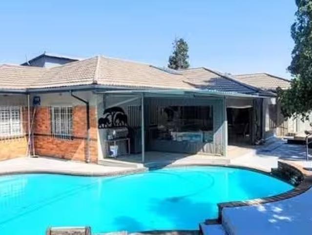House for sale in Petersfield, Springs