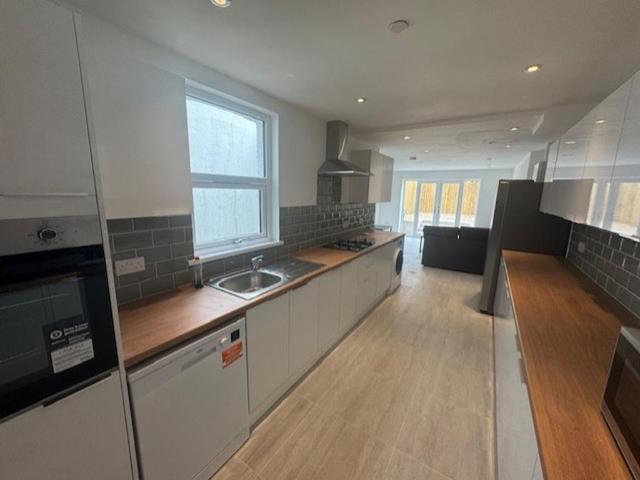 Room for rent in Plasnewydd, Falcon Lodge