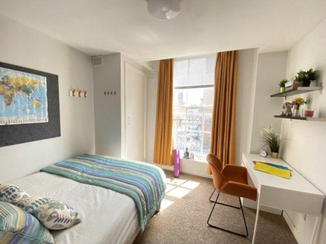Room for rent in Calderstones