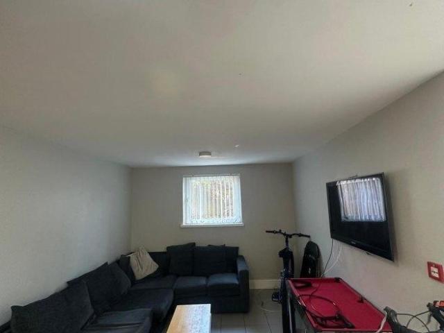 Room for rent in Falcon Lodge, Wales