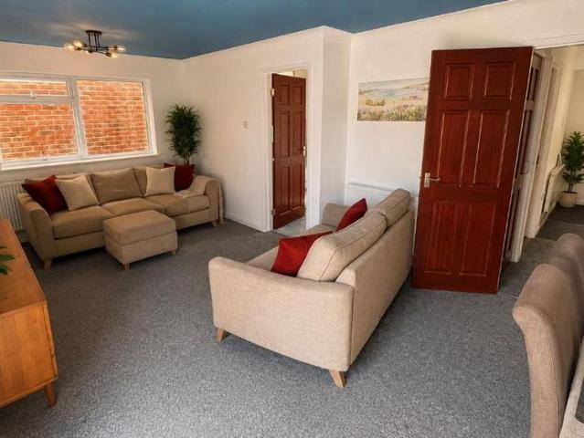 Room for rent in Hales Place, The Bridge