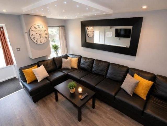 Room for rent in Hales Place, The Bridge