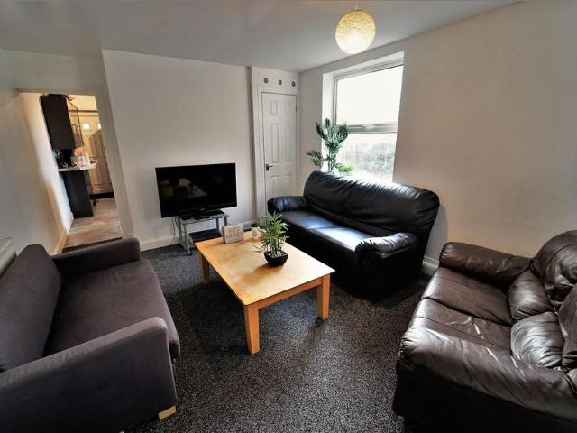 House for rent in Compton Acres, Barton In Fabis
