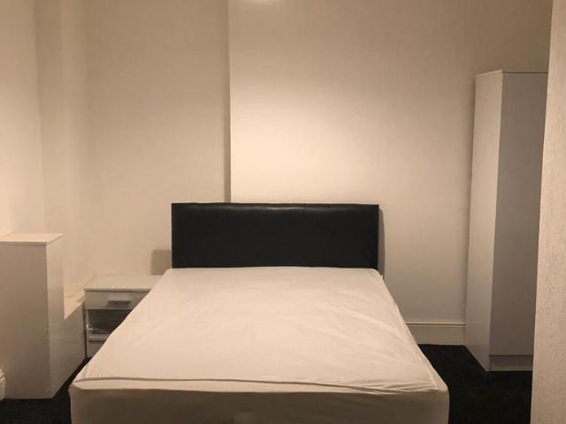 House for rent in Cabbage Hall, Calderstones