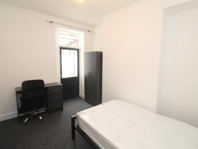 House for rent in Plasnewydd, Falcon Lodge