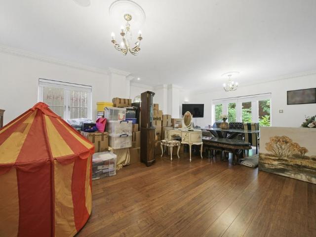 House for rent in Row Town, Surrey
