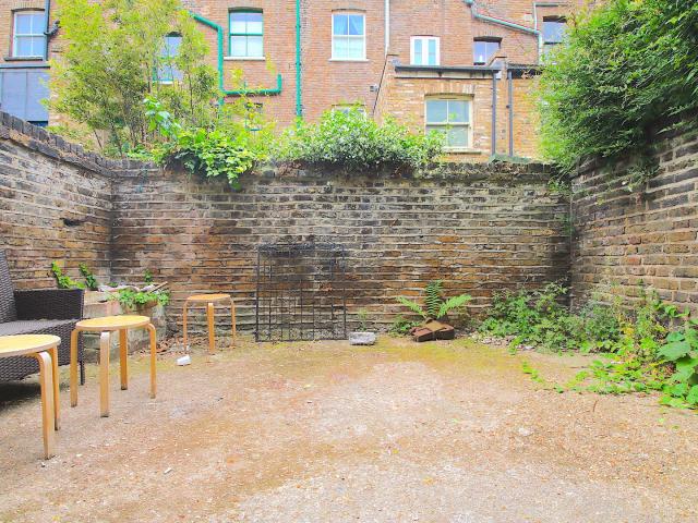 House for rent in St. George in the East, Cat Hill