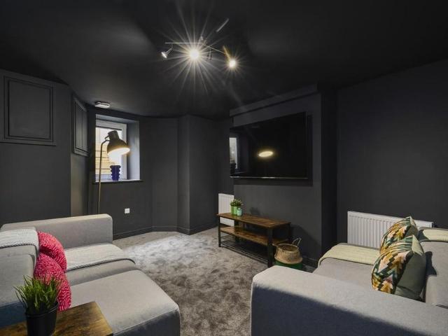 Room for rent in Hyde Park, Leeds