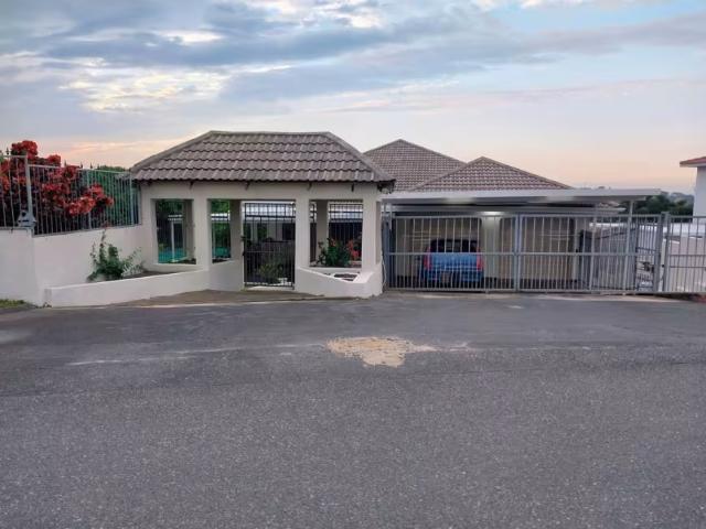 House for sale in Umhlatuzana, Chatsworth