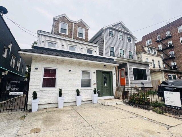 House for sale in Hudson, New Jersey