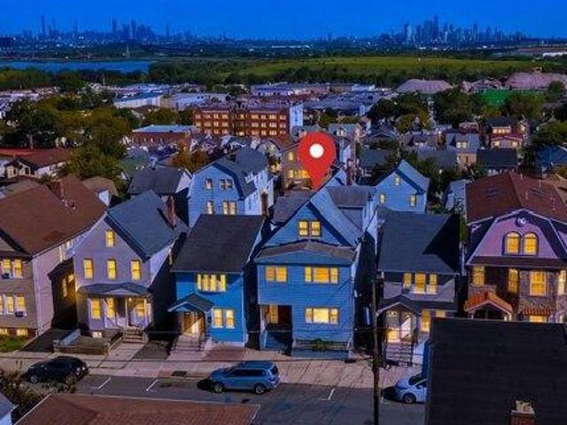 House for sale in Hudson, New Jersey