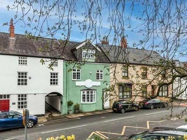 House for sale in Leeds, West Yorkshire