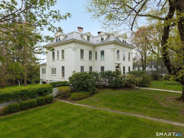 House for sale in Litchfield