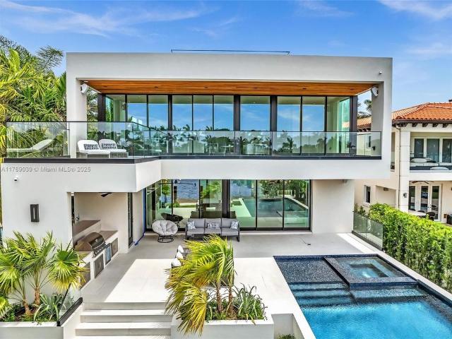 Villa for sale in Surfside