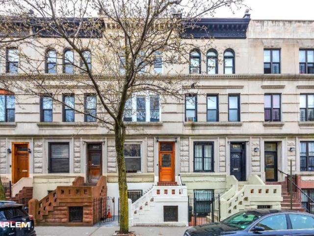 Townhouse for sale in Arverne, New York