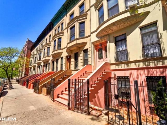 Townhouse for sale in Arverne, New York