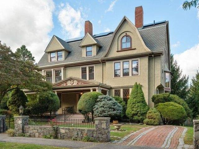 House for sale in West Newton, Newton