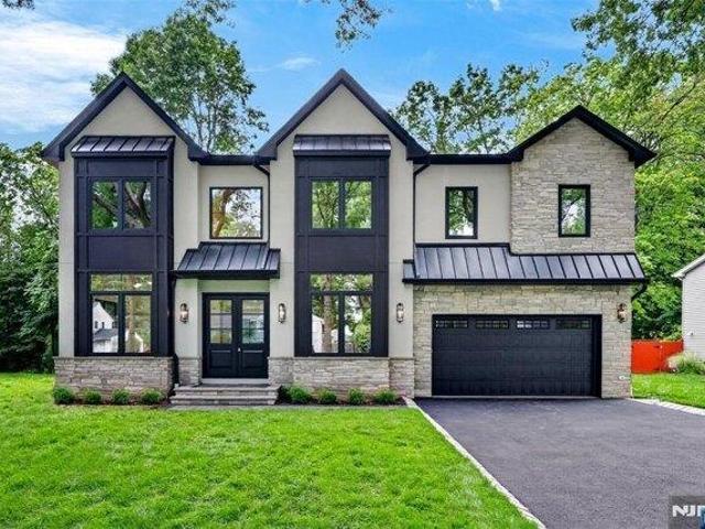 House for sale in Paramus, New Jersey