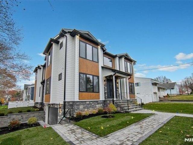 House for sale in Paramus, New Jersey