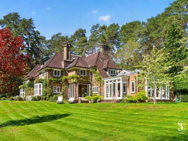 Property for sale in Martin's Heron, Winkfield