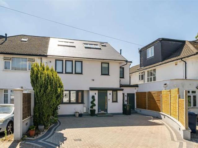 Farm for sale in Broadfields, Greater London