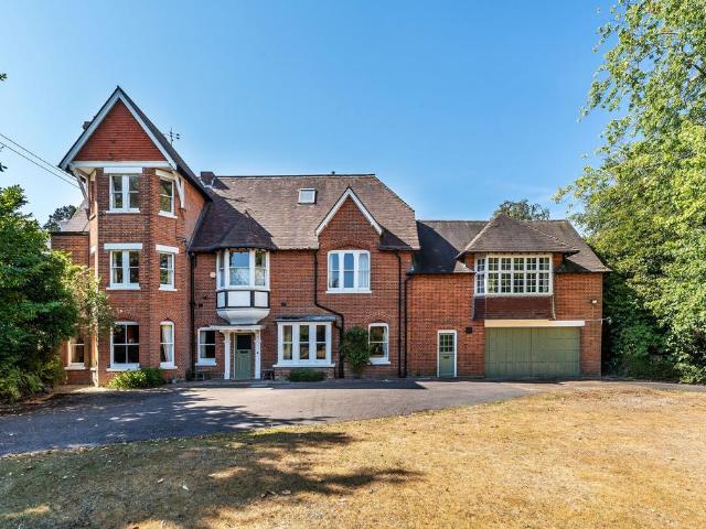 House for sale in Broadwater Down, Sandown Park