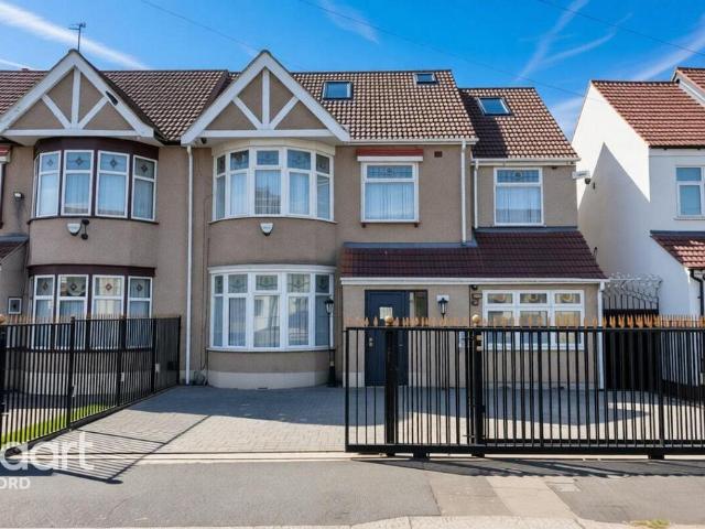 House for sale in Gants Hill, Greater London