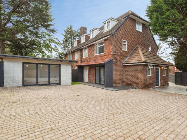House for sale in Chorlton-on-Medlock, Manchester