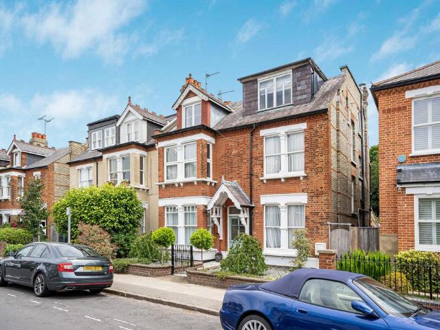 House for sale in High Barnet, Greater London