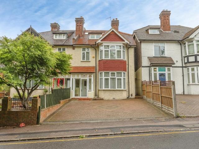 House for sale in London Borough of Croydon, Purley
