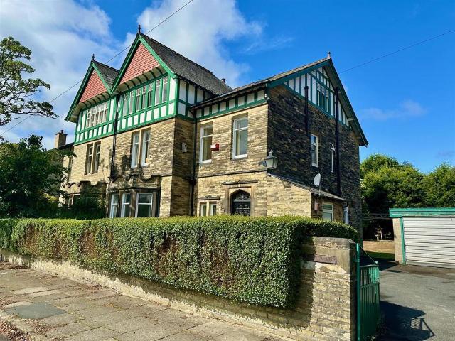 House for sale in Savile Park, West Yorkshire