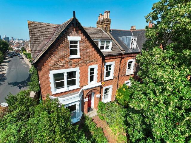 House for sale in East Greenwich, Greater London