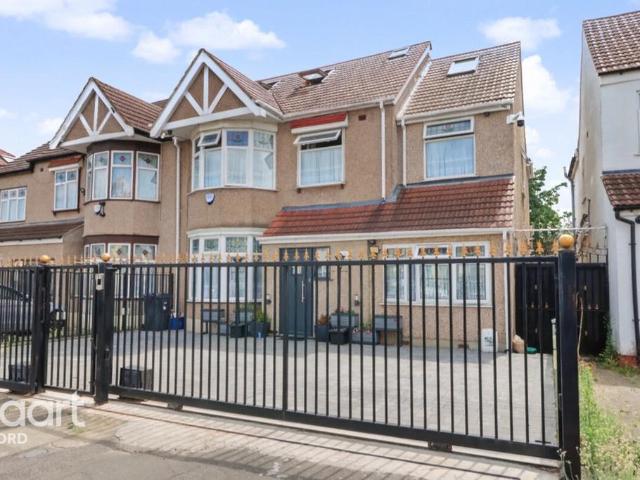 House for sale in Gants Hill, Greater London