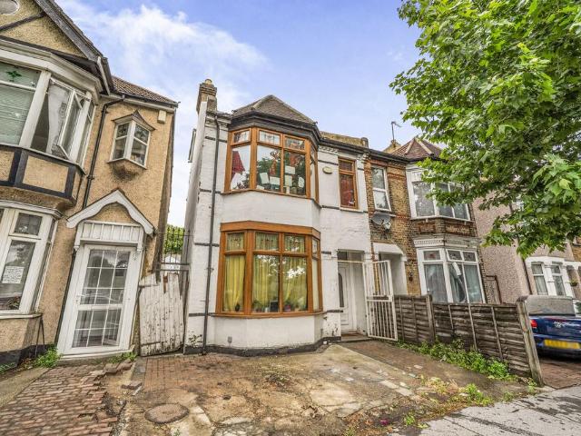 House for sale in London Borough of Croydon, Purley