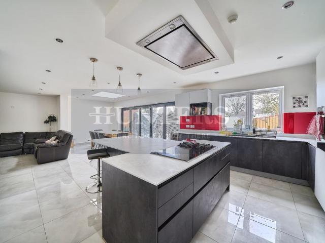House for sale in Harrow Weald, Greater London