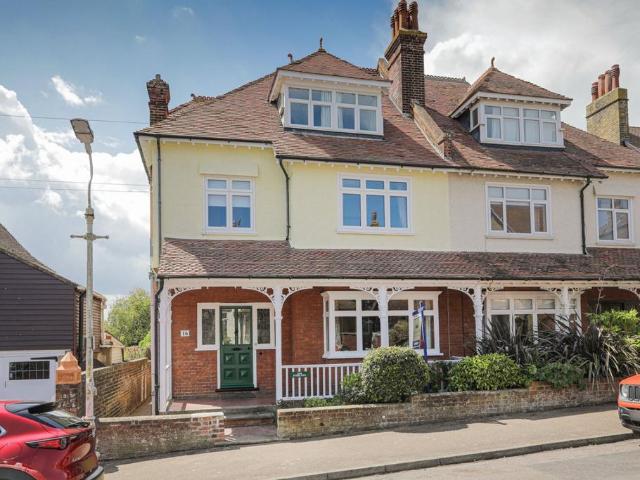 House for sale in Upton, Acol