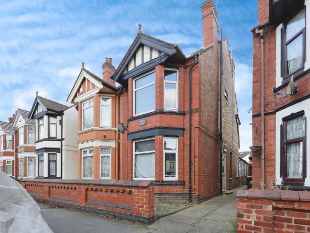 House for sale in Chilvers Coton, Camp Hill
