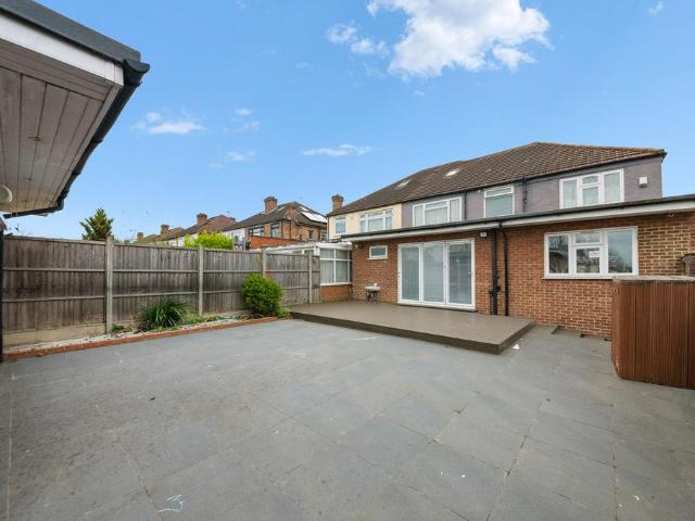 House for sale in London Borough of Ealing, Greenford