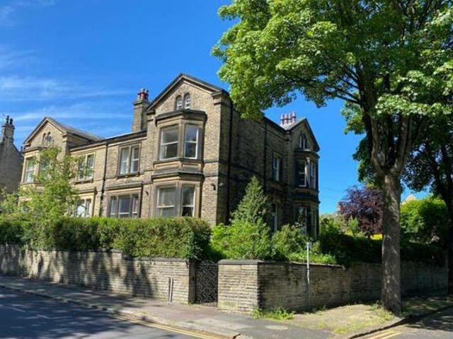 House for sale in Huddersfield, West Yorkshire