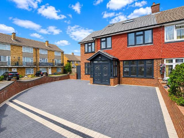House for rent in Charville, Greater London