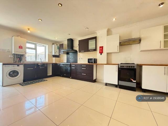 House for rent in London Borough of Ealing, Greenford