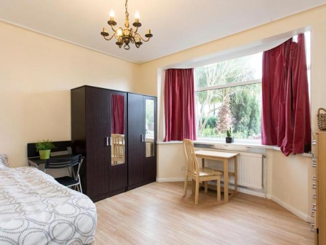 Room for rent in London Borough of Ealing, Park Royal