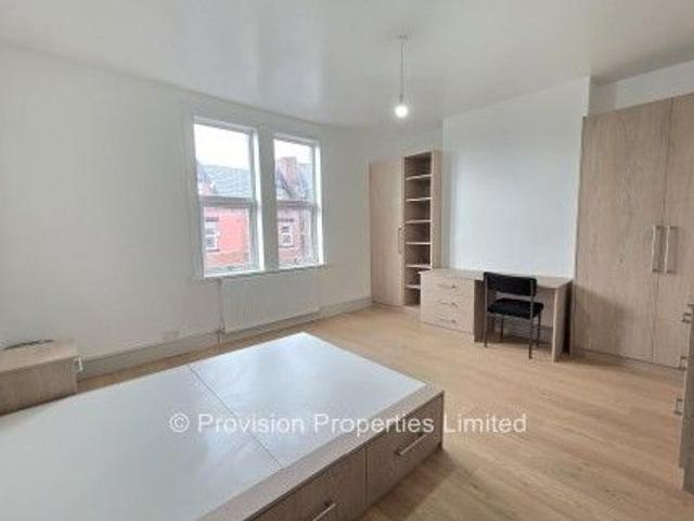 Room for rent in Camp Field, Leeds
