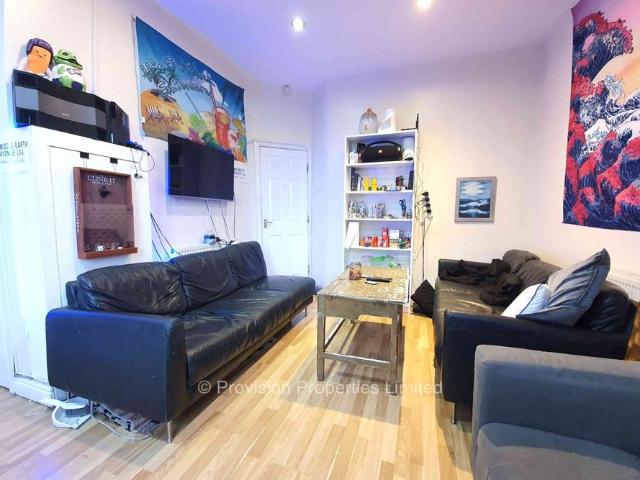 Room for rent in Hyde Park, West Yorkshire