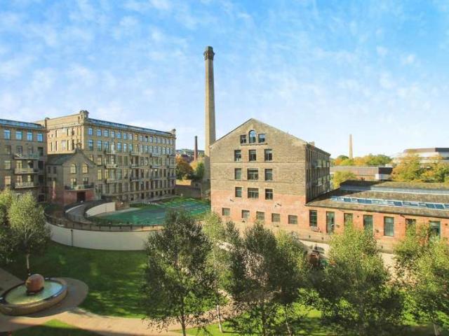 Studio for rent in Baildon, West Yorkshire